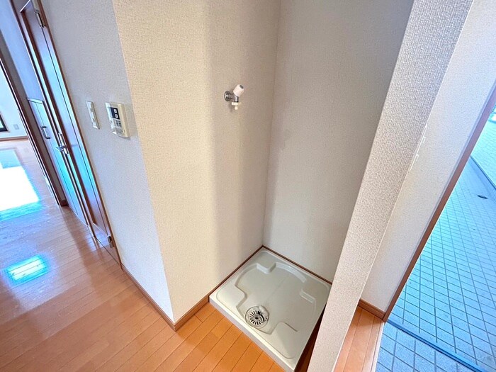 物件内観写真13　(洗濯機置場)