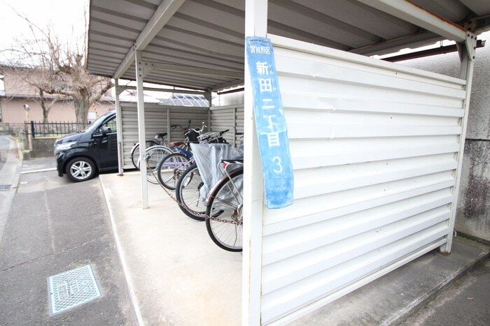 物件外観写真4　(駐輪場)