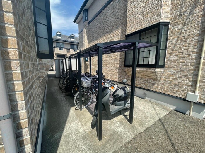 物件外観写真4　(駐輪場)