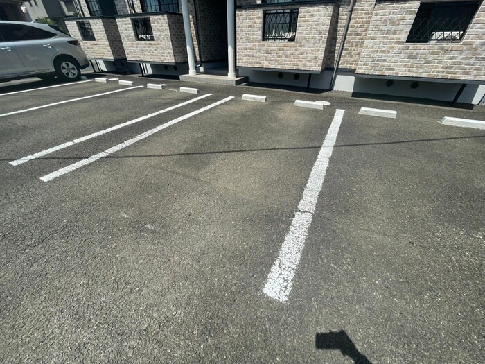 物件外観写真6　(駐車場)