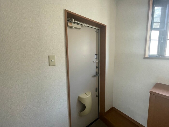 物件内観写真16　(玄関)