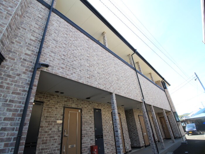 物件外観写真3　(エントランス部分)