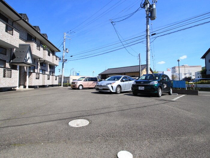 物件外観写真6　(駐車場)