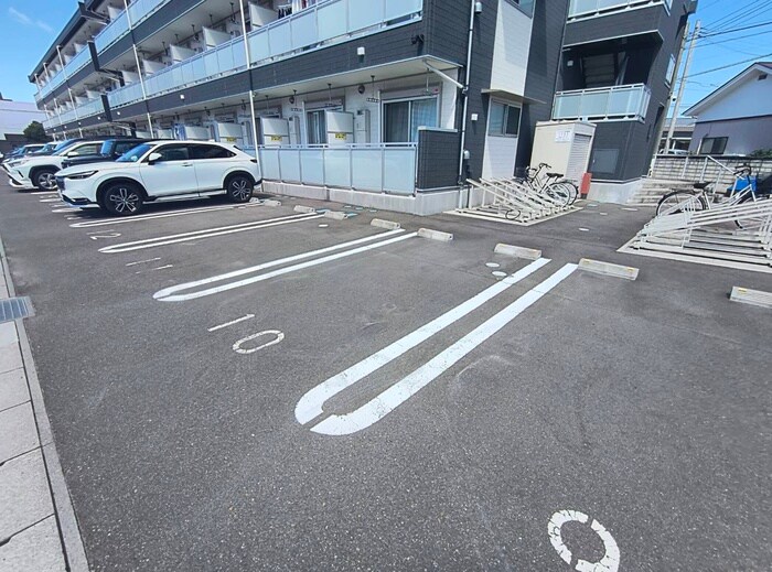 物件外観写真5　(駐車場)