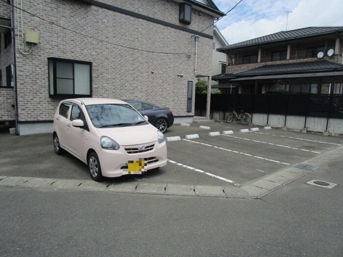 物件外観写真4　(駐車場)