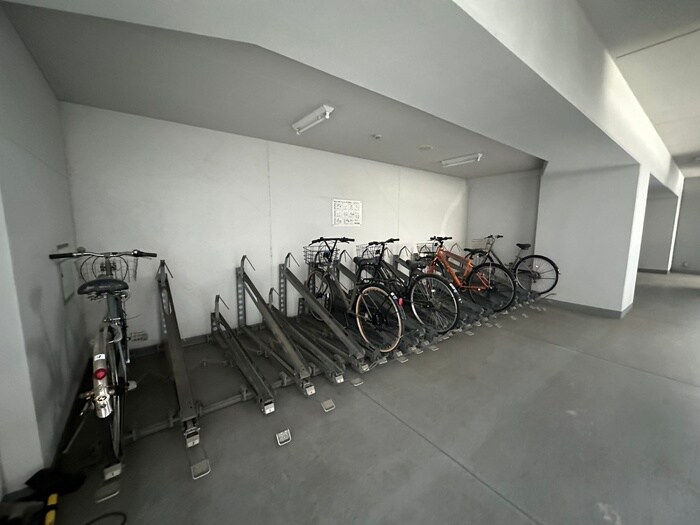 物件外観写真3　(駐輪場)