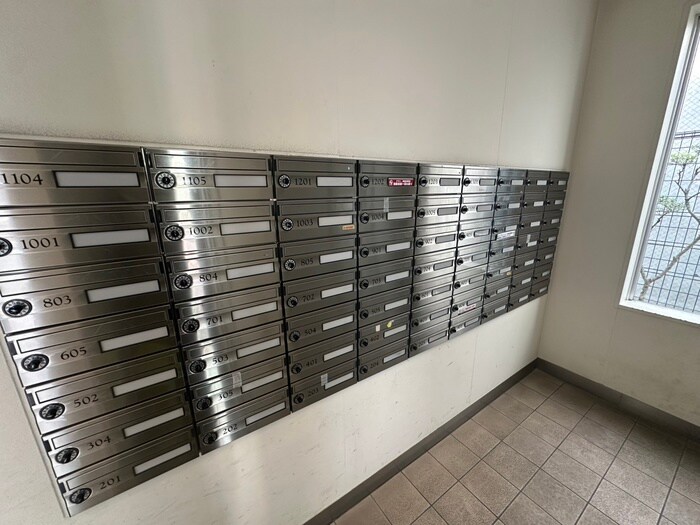 物件外観写真4　(エントランス部分)