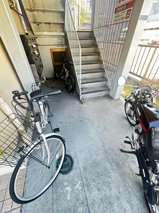 物件外観写真4　(エントランス部分)