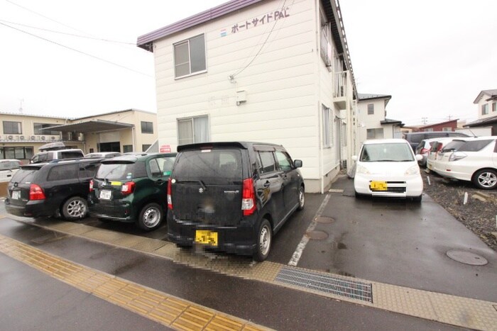 物件外観写真6　(駐車場)