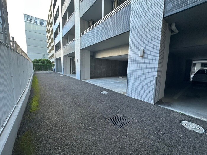 物件外観写真4　(駐車場)