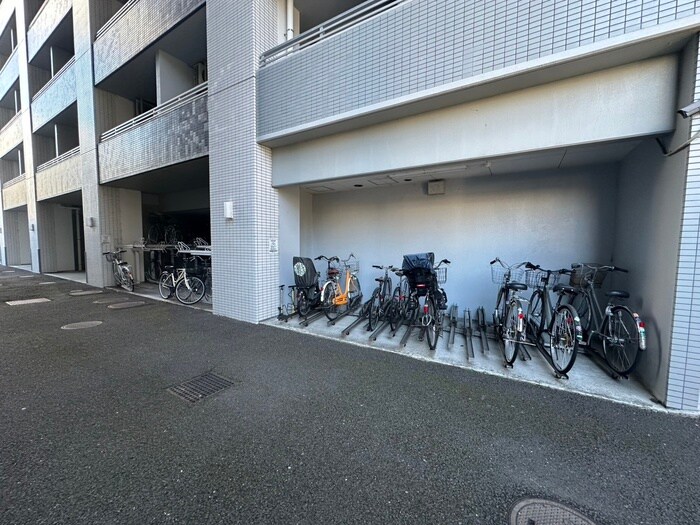 物件外観写真5　(駐輪場)
