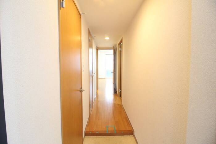 物件内観写真14　(廊下)