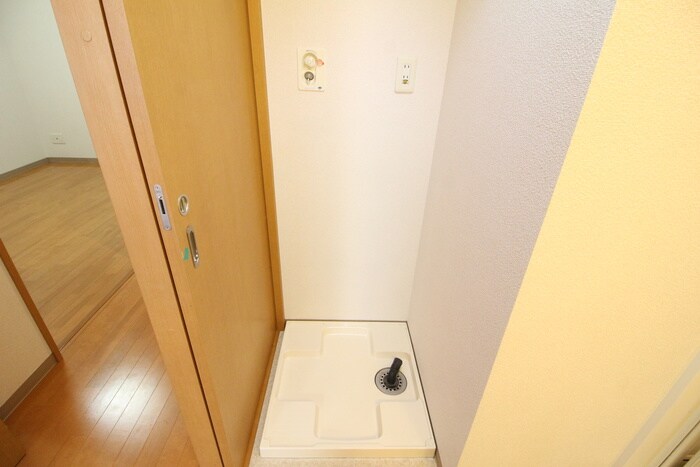 物件内観写真17　(洗濯機置場)