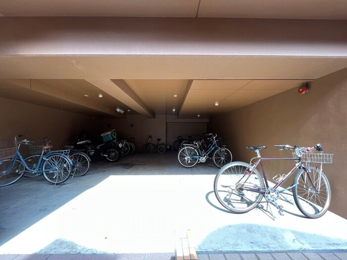 物件外観写真3　(駐輪場)