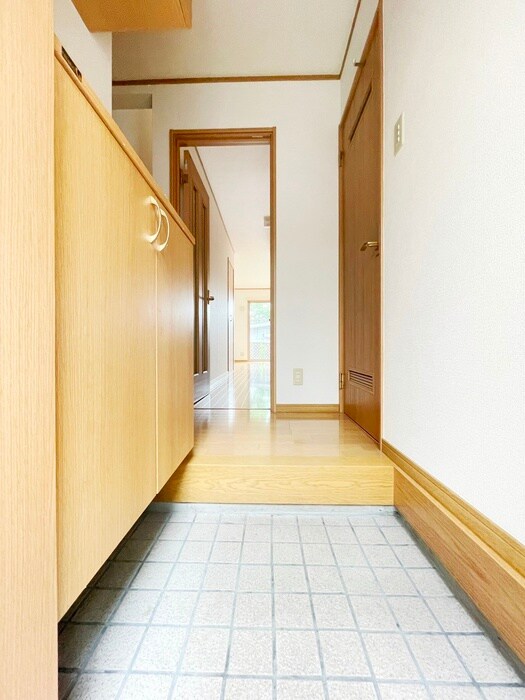 物件内観写真15　(玄関)