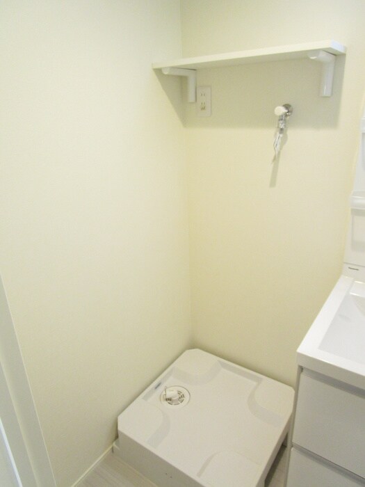 物件内観写真14　(洗濯機置場)