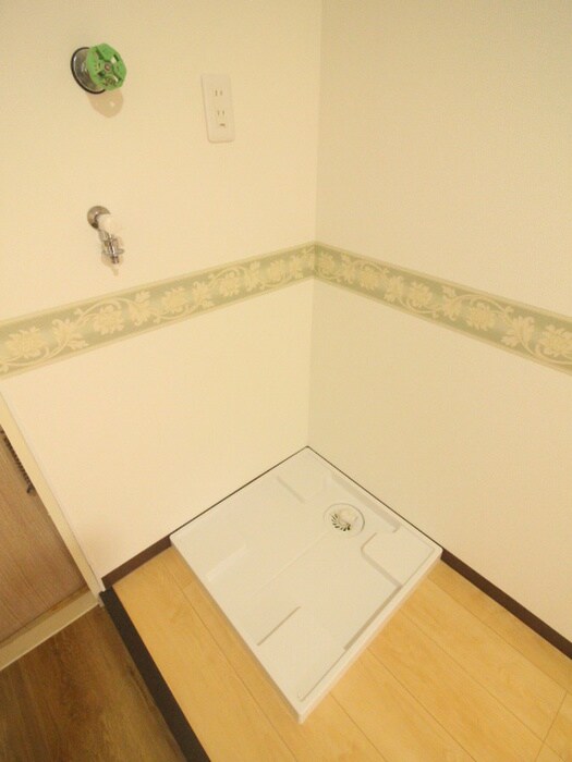 物件内観写真11　(洗濯機置場)