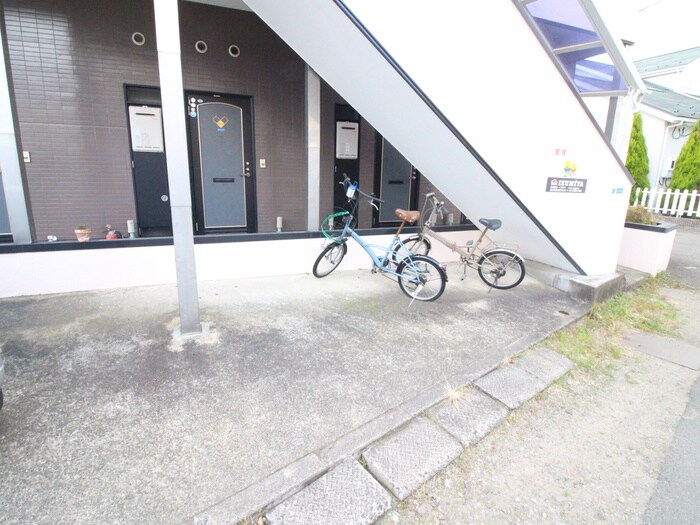 物件外観写真3　(駐輪場)