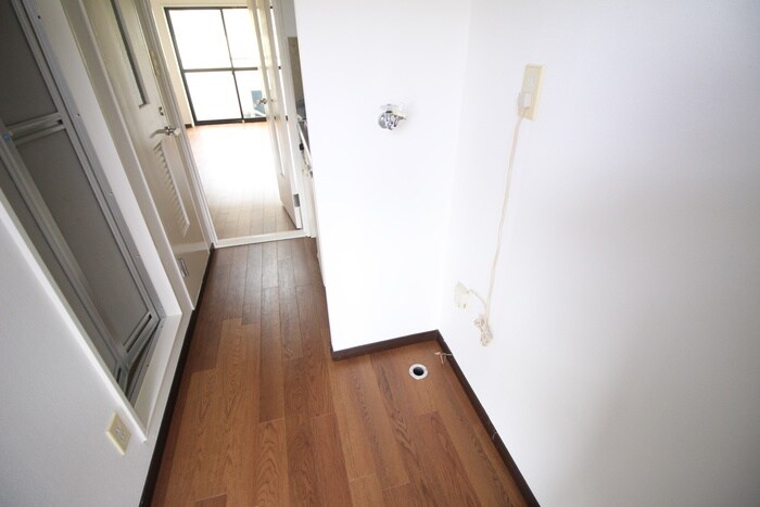 物件内観写真18　(洗濯機置場)