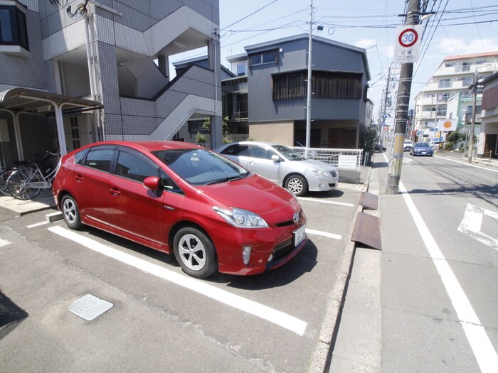 物件外観写真4　(駐車場)