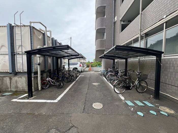 物件外観写真4　(駐輪場)
