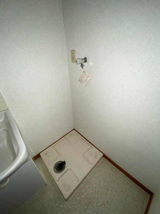 物件内観写真11　(洗濯機置場)