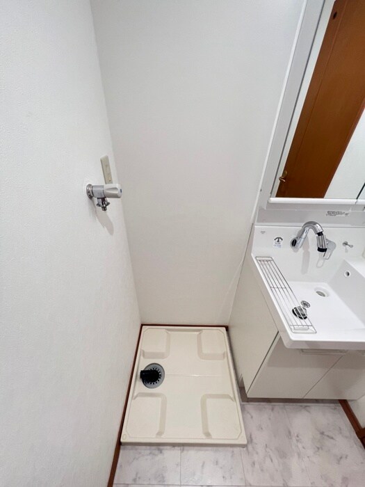 物件内観写真16　(洗濯機置場)