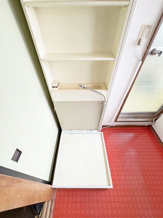 物件内観写真10　(洗濯機置場)