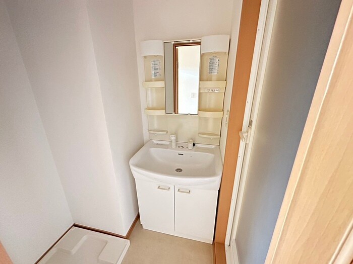 物件内観写真12　(収納)