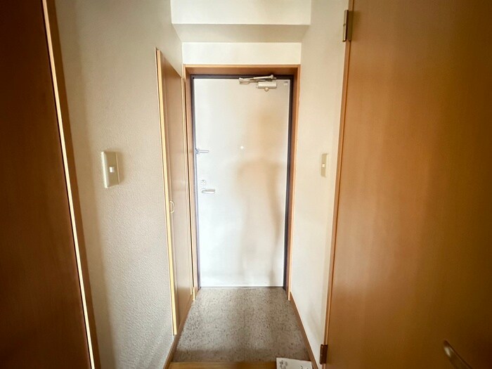 物件内観写真16　(玄関)