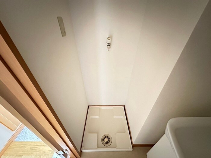 物件内観写真18　(洗濯機置場)