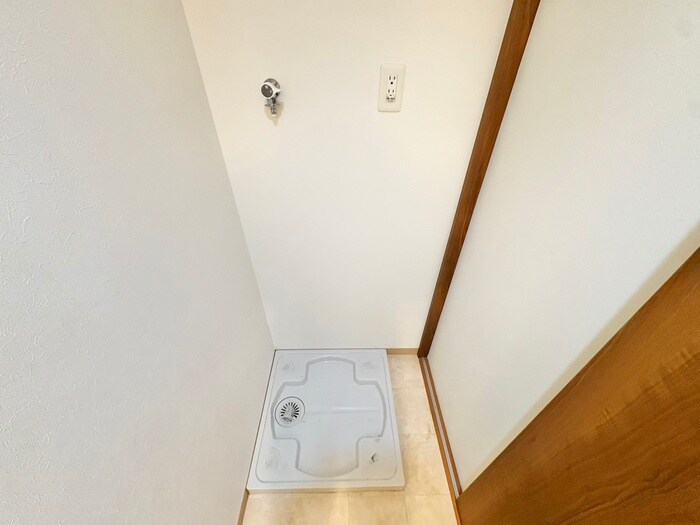 物件内観写真15　(洗濯機置場)