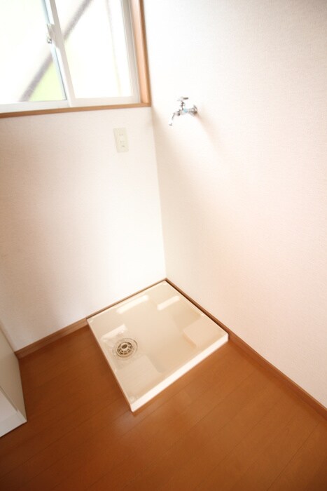 物件内観写真8　(洗濯機置場)