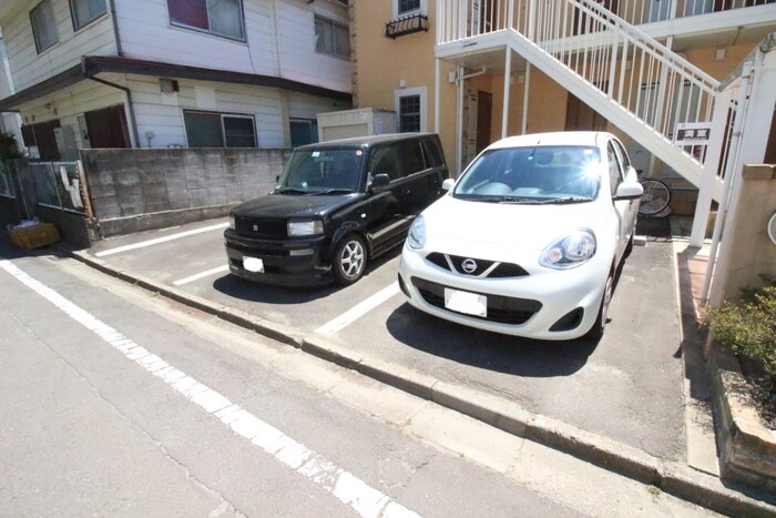 物件外観写真5　(駐車場)