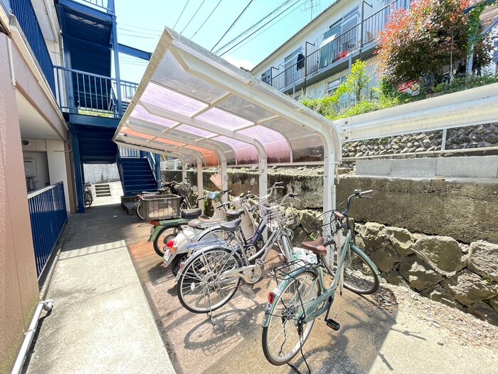 物件外観写真4　(駐輪場)