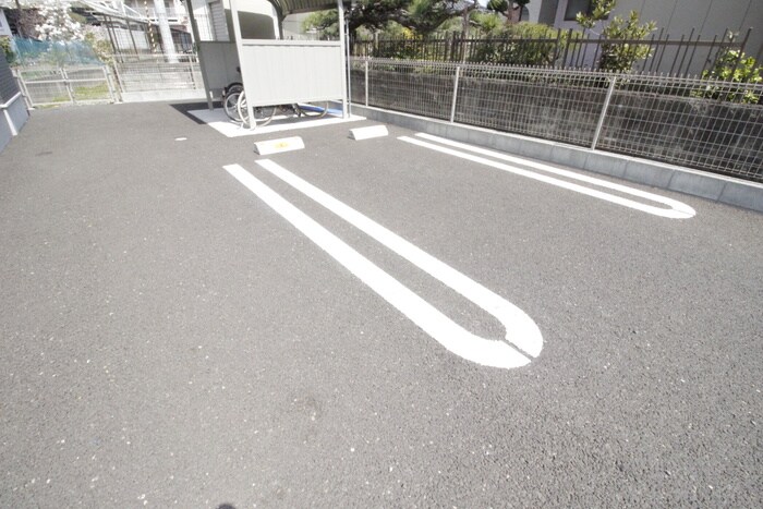 物件外観写真4　(駐車場)