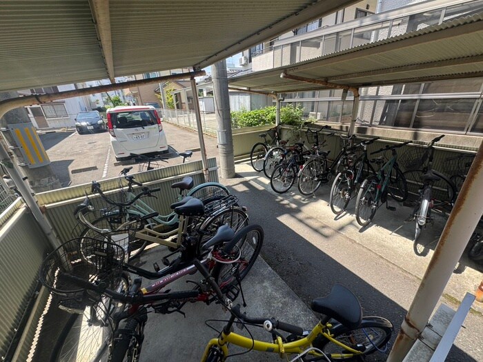 物件外観写真3　(駐輪場)