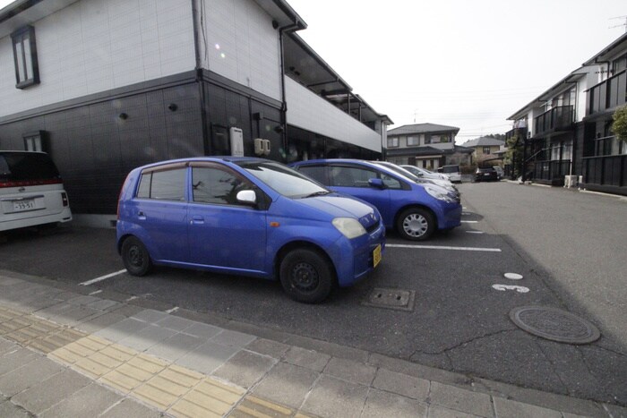 物件外観写真6　(駐車場)