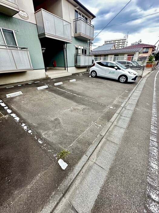 物件外観写真3　(駐車場)