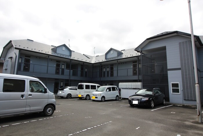 物件外観写真2　(駐車場)