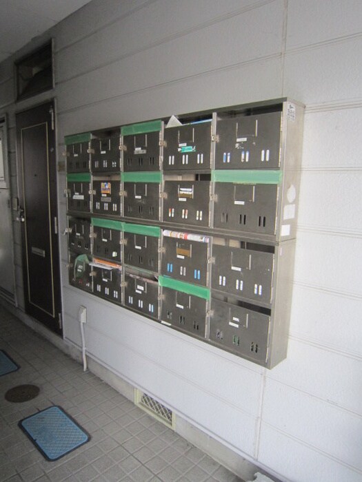 物件外観写真4　(エントランス部分)