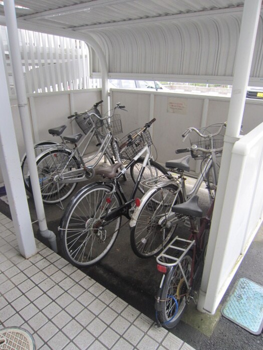 物件外観写真5　(駐輪場)