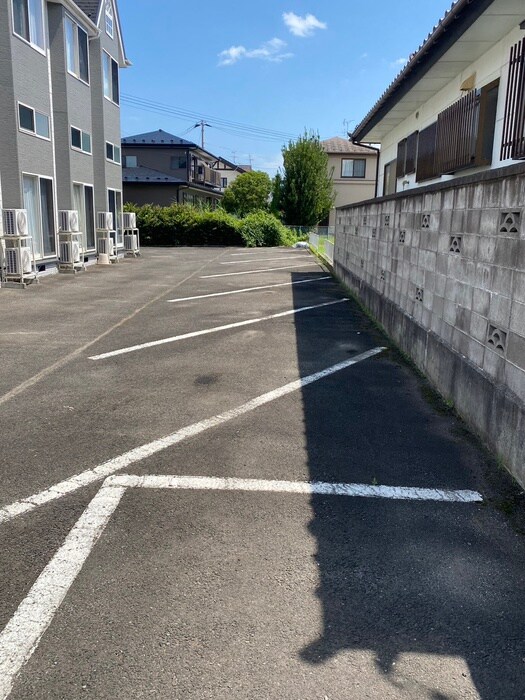 物件外観写真5　(駐車場)