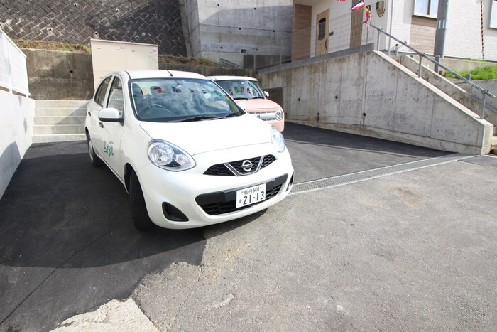 物件外観写真3　(駐車場)