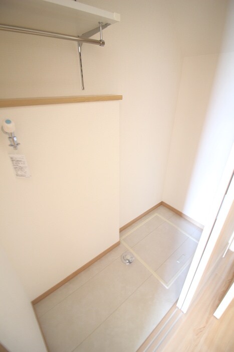 物件内観写真18　(洗濯機置場)