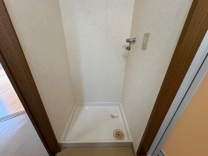 物件内観写真14　(洗濯機置場)