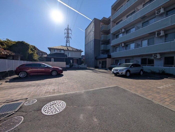 物件外観写真3　(駐車場)