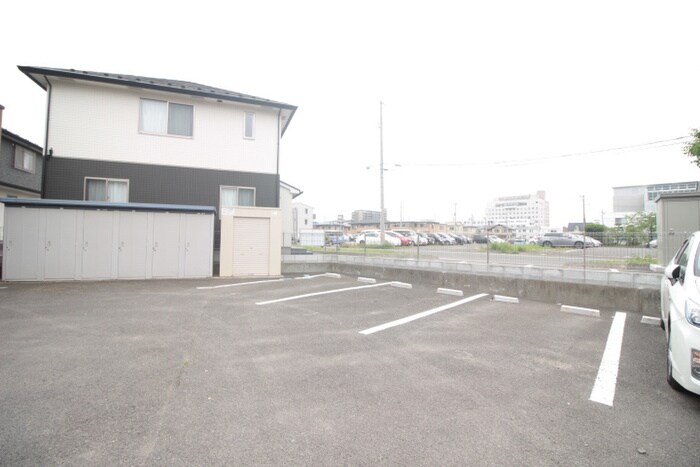 物件外観写真2　(駐車場)