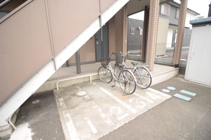 物件外観写真4　(駐輪場)