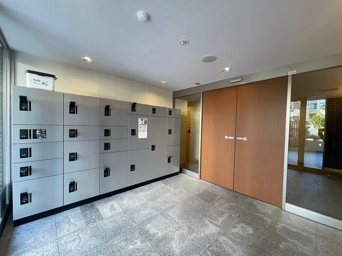 物件外観写真3　(エントランス部分)